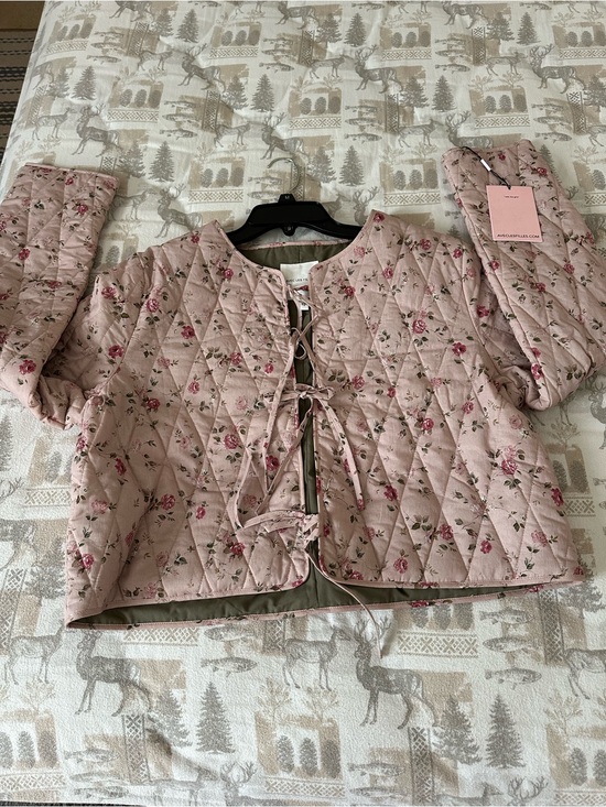Avec Les Filles Jackets & Blazers - Avec Les Filles Quilted Floral Tie-Front Jacket - Light Pink. Size X-Large. NWT